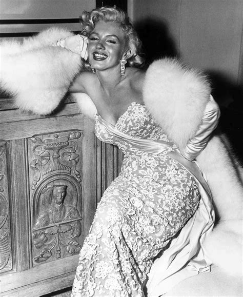 marilyn monroe outfits